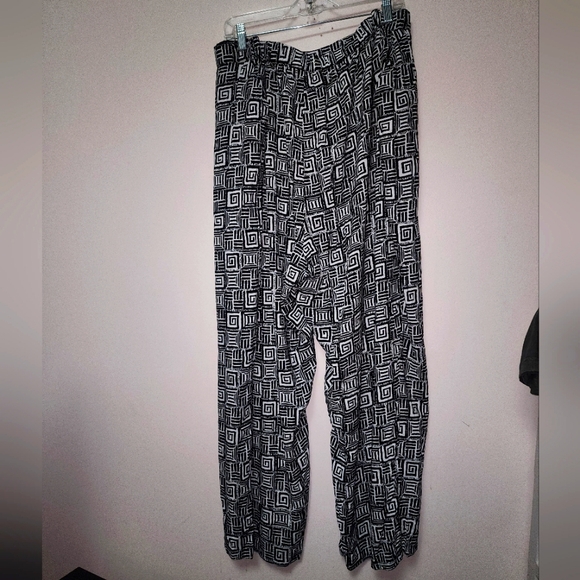 Woman Within Black & White Rayon Pattern Pants 34W NWOT - Picture 4 of 11